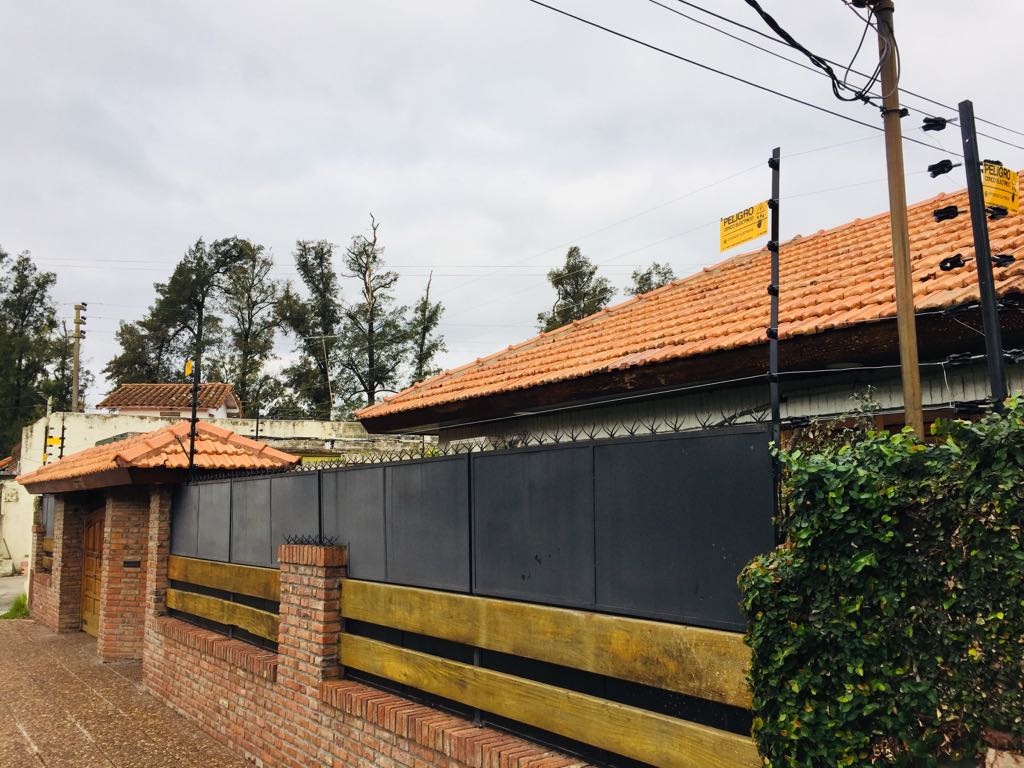Cerco eléctrico perimetral instalado por E17 en Lanús